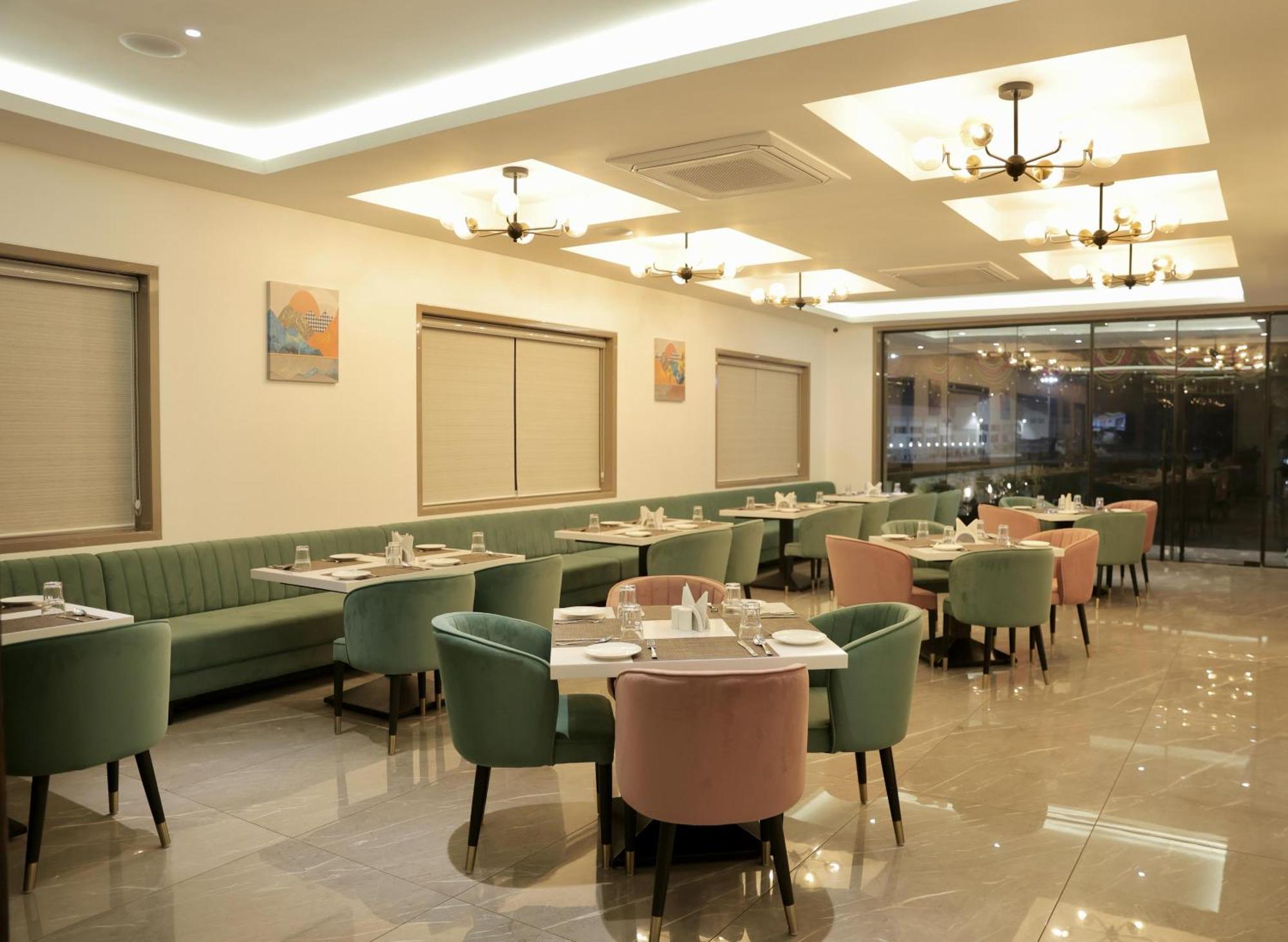 Hotel Carnival Parbhani 外观 照片
