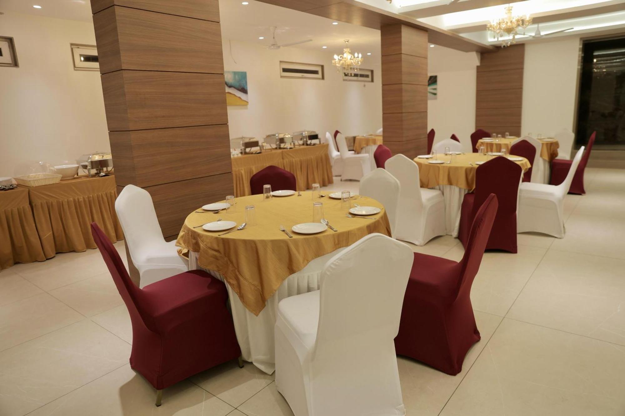 Hotel Carnival Parbhani 外观 照片