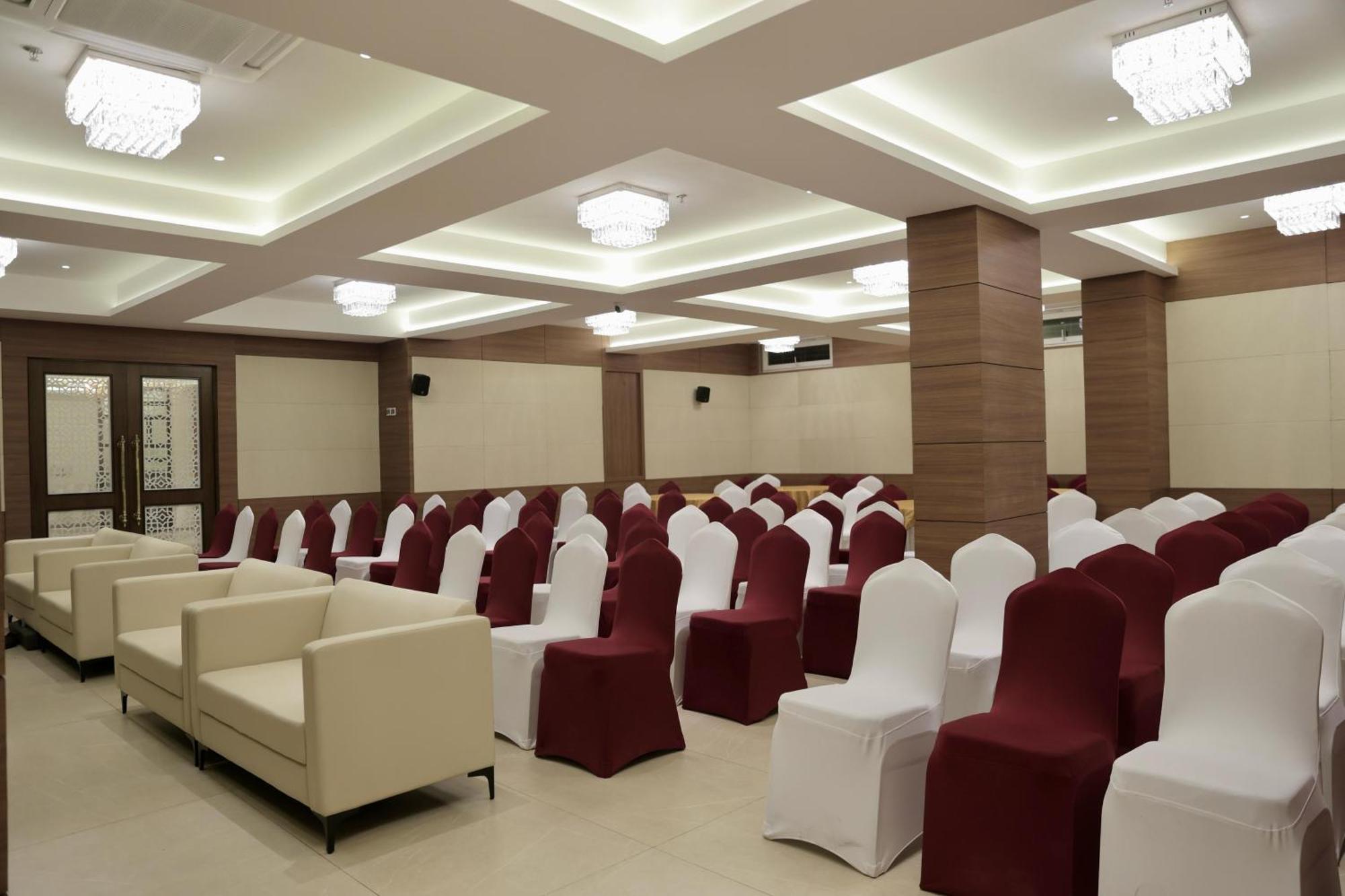 Hotel Carnival Parbhani 外观 照片