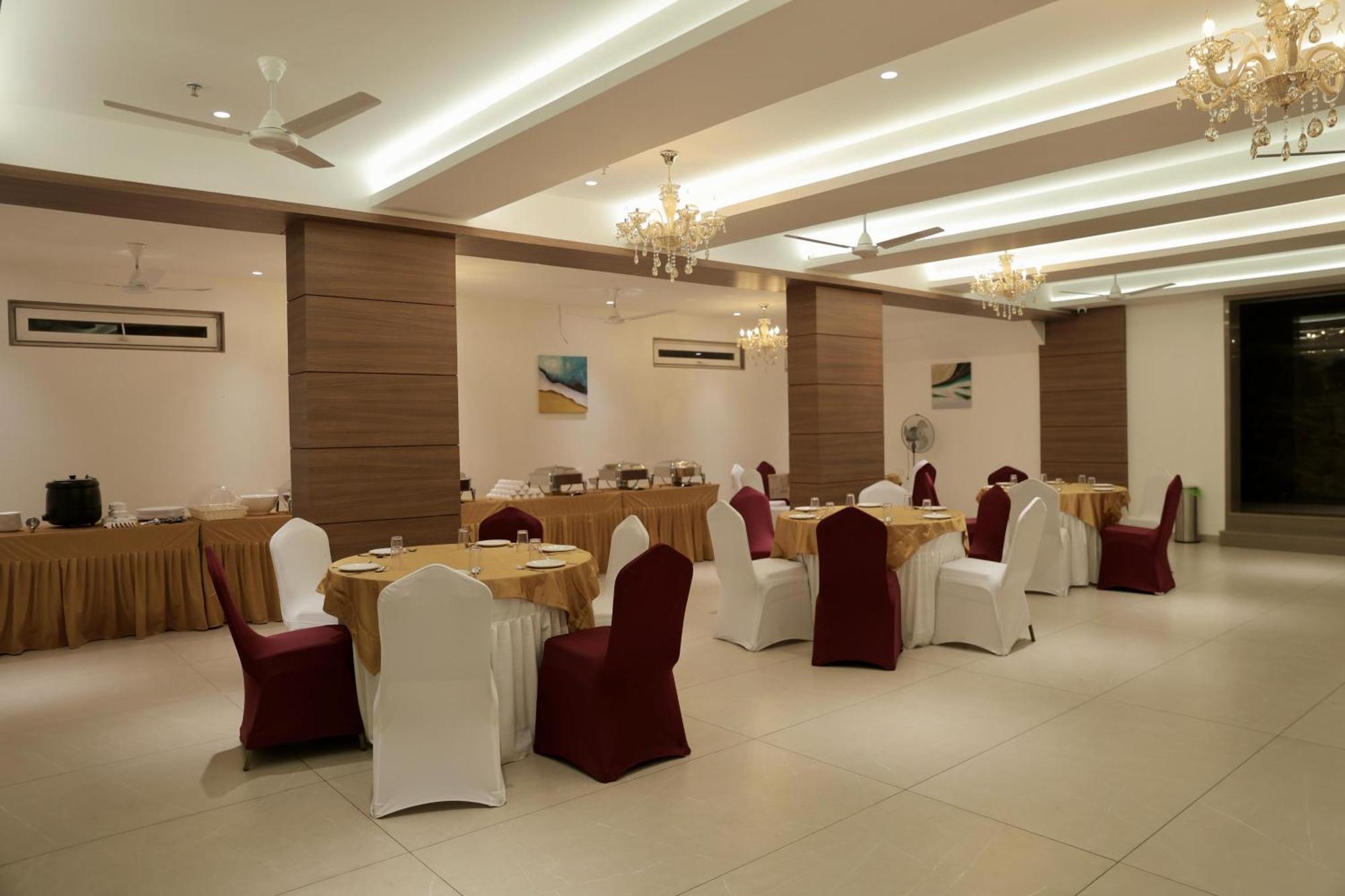 Hotel Carnival Parbhani 外观 照片
