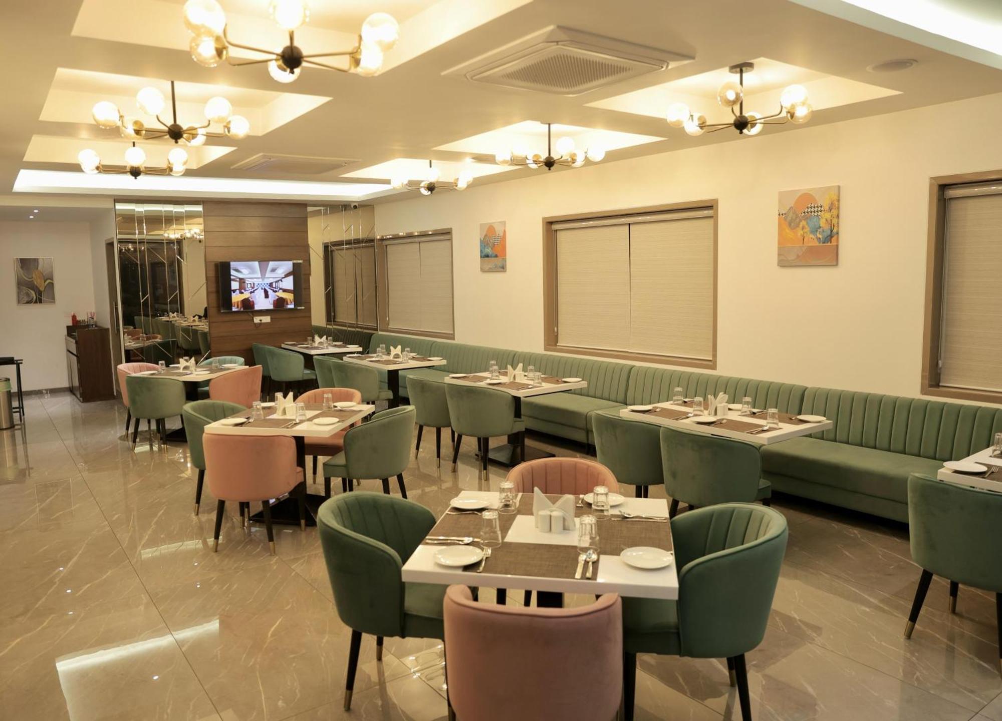 Hotel Carnival Parbhani 外观 照片