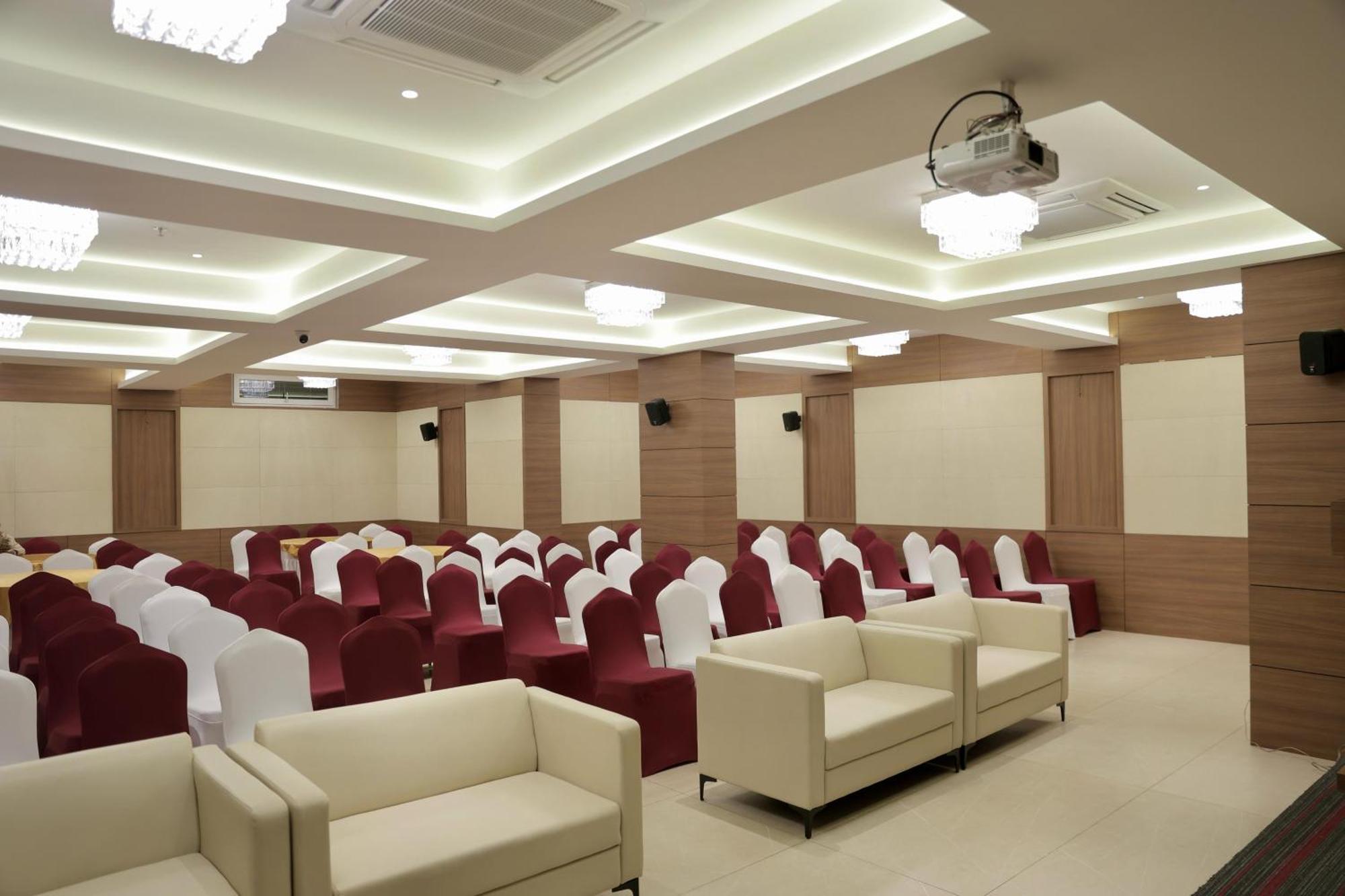 Hotel Carnival Parbhani 外观 照片