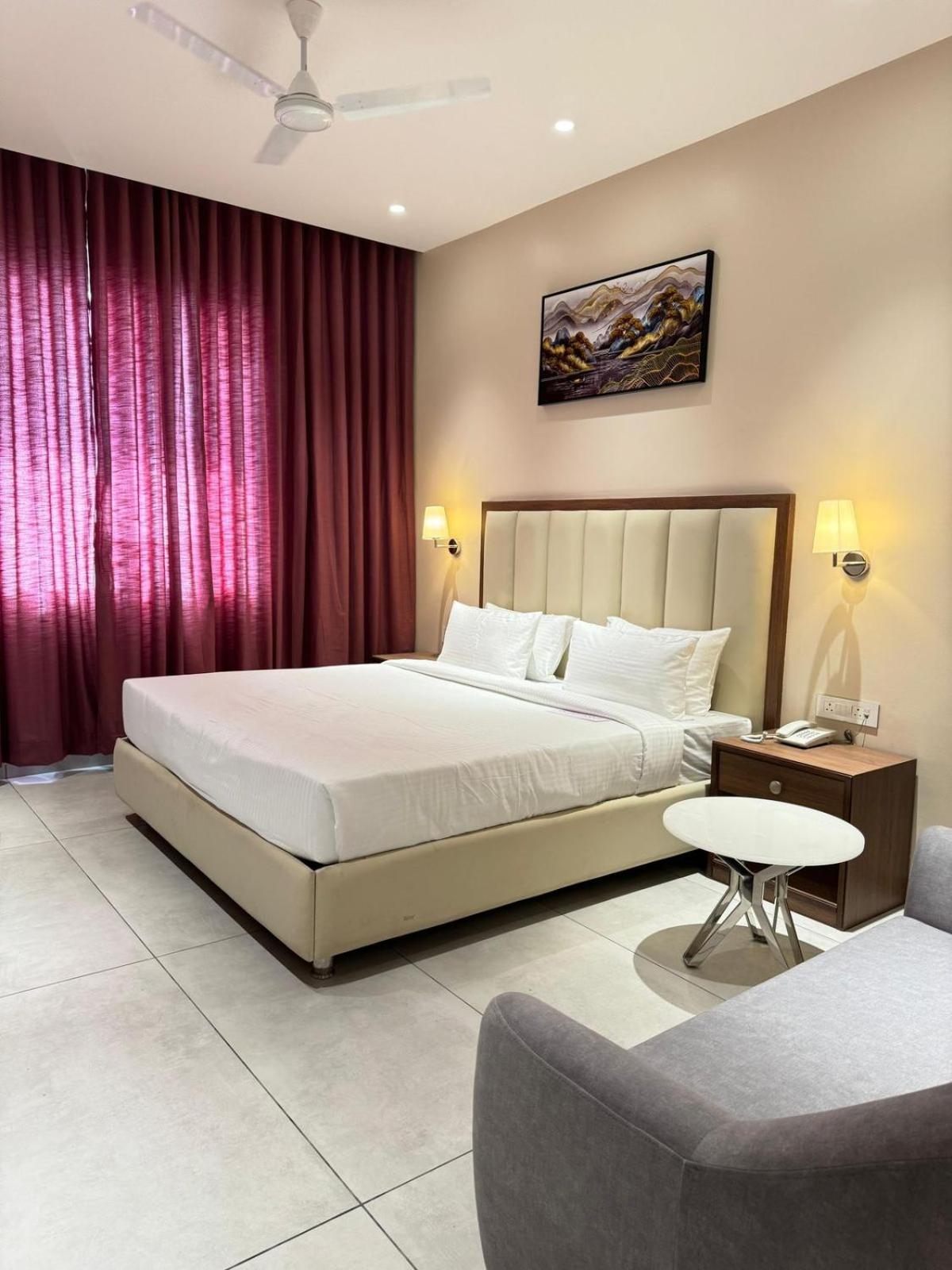 Hotel Carnival Parbhani 外观 照片