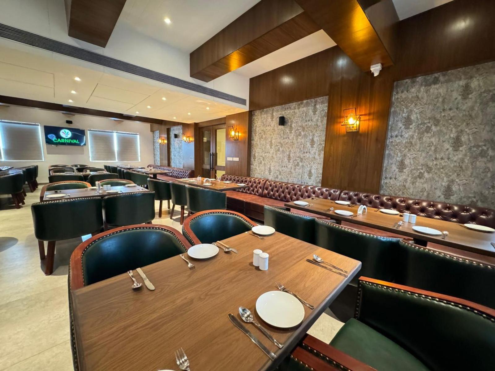 Hotel Carnival Parbhani 外观 照片