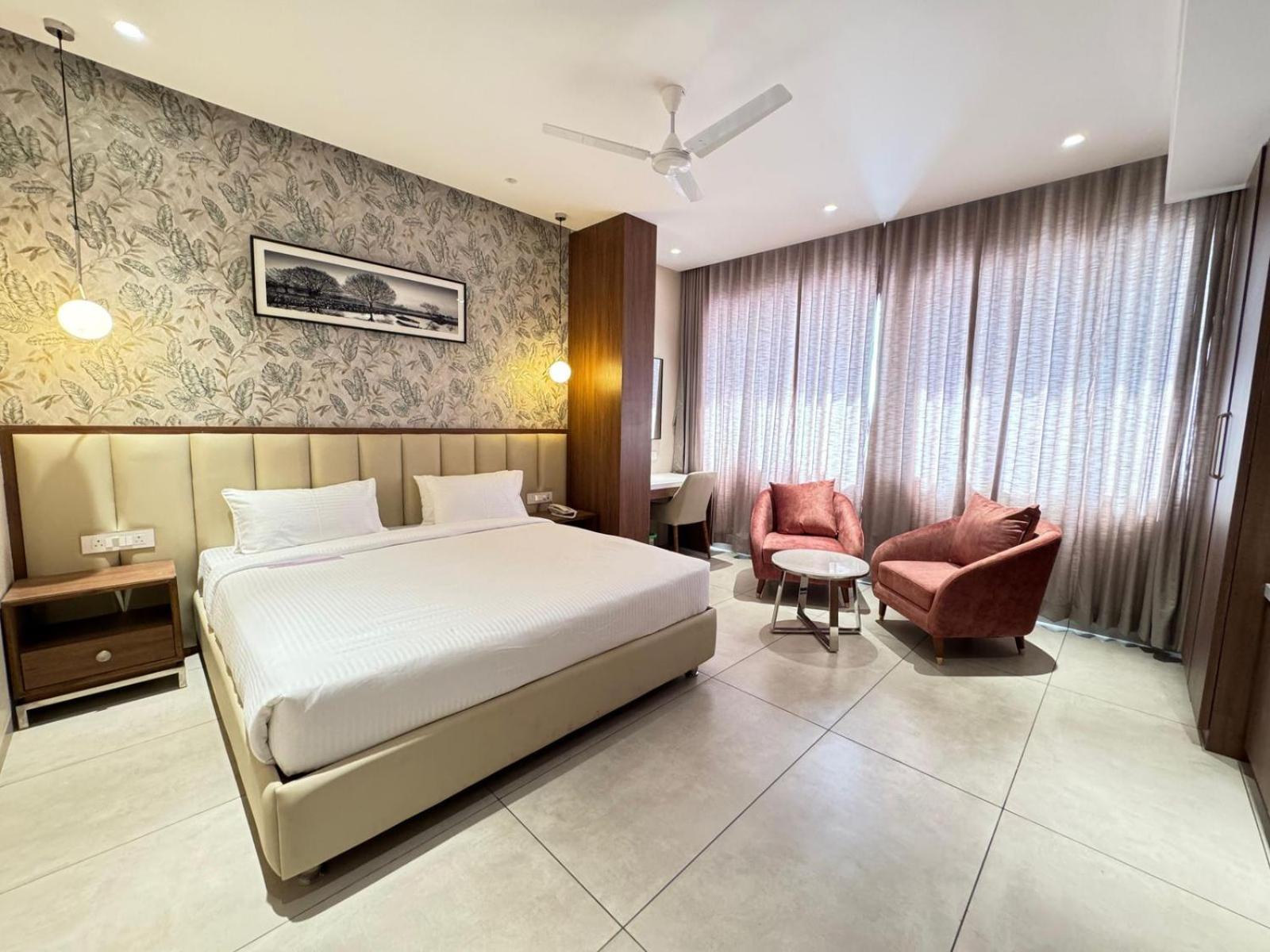 Hotel Carnival Parbhani 外观 照片
